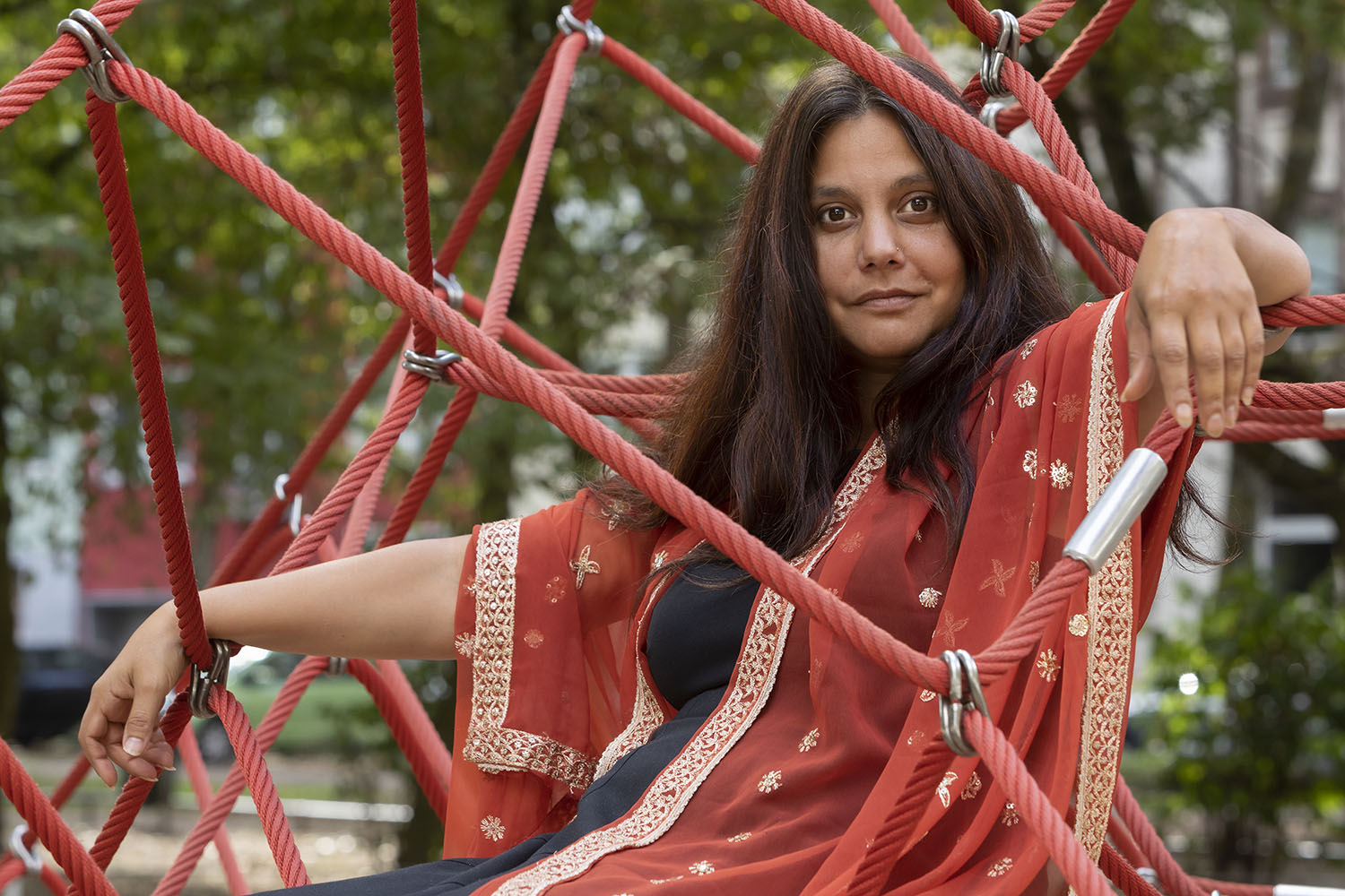 Mithu Sanyal disecciona con irreverencia y autocrítica los debates sobre racismo y políticas identitarias