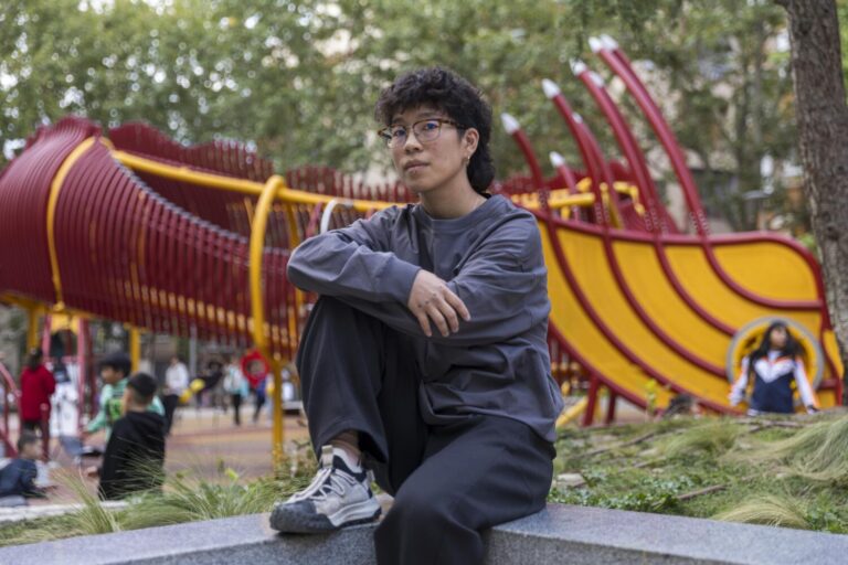Yuan iuan investiga el privilegio de la amistad, la especulación urbana y el capitalismo racial en Usera
